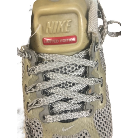 WMNS NIKE AIR MAX + 2013 LE REFLECTIVE SILVER-HYPER RED SZ 7.5 [579585-006] - Picture 7 of 9